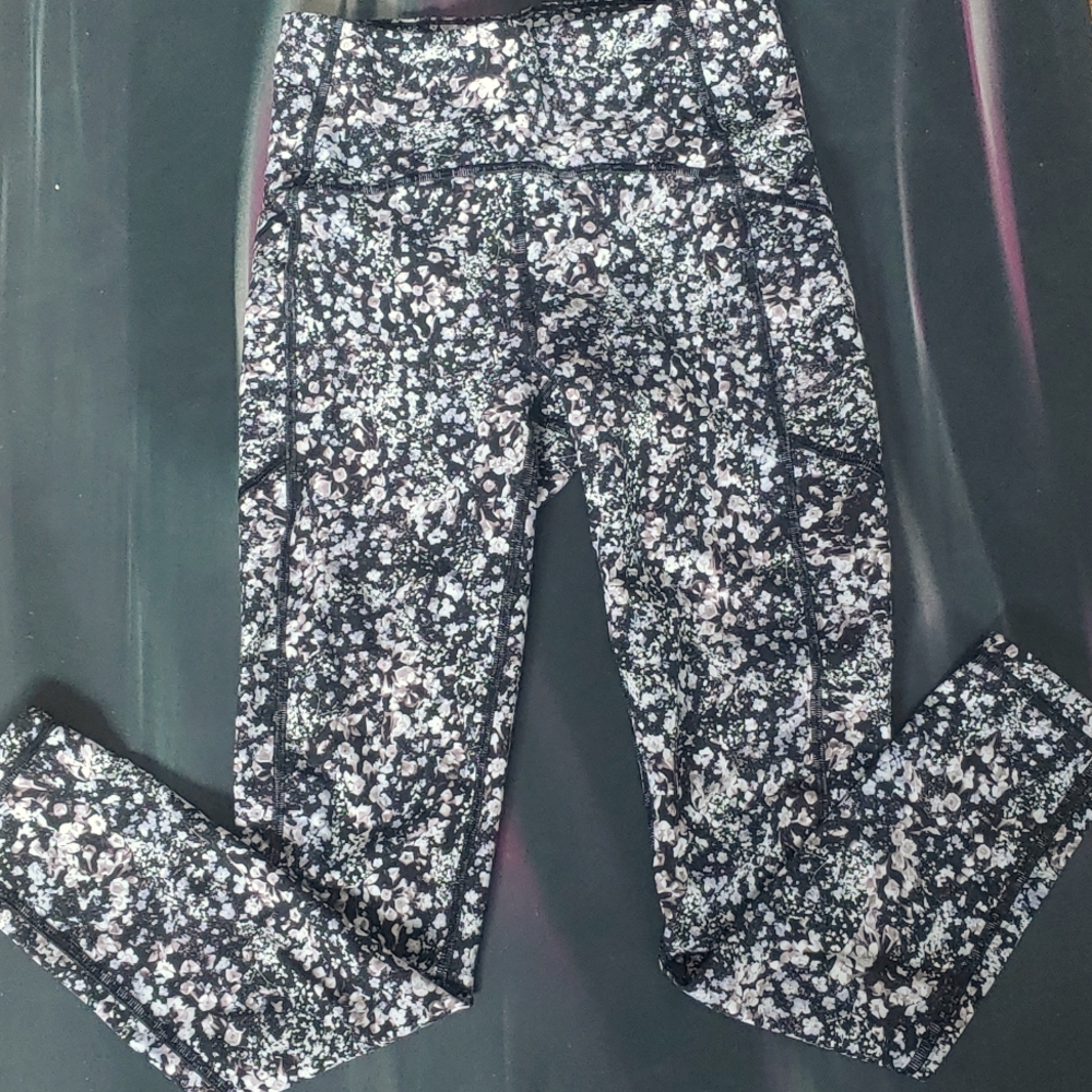 Lululemon Tight Stuff Tights sz 4